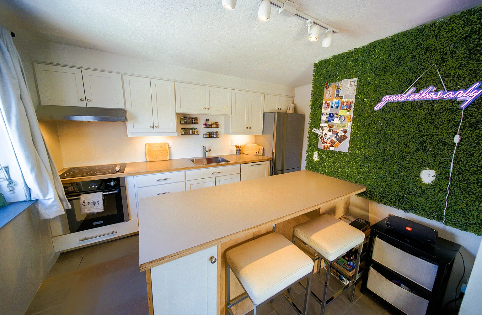 1 bed, 592 sqft, $2,000 — Photo 2