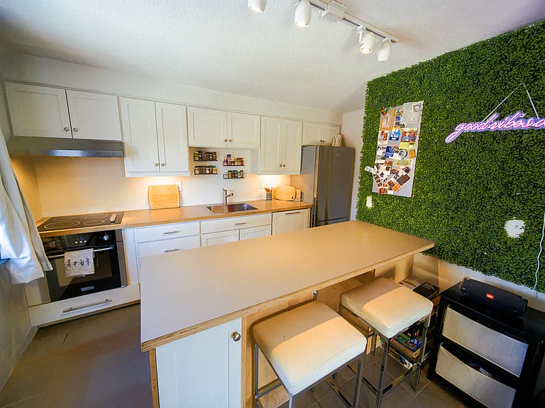 1008 N Corona St #301 — Photo 2