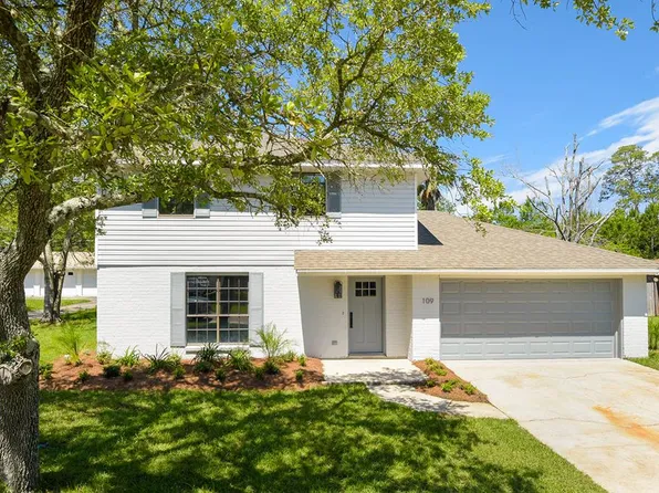 109 Espana Park Dr, Waveland, MS 39576