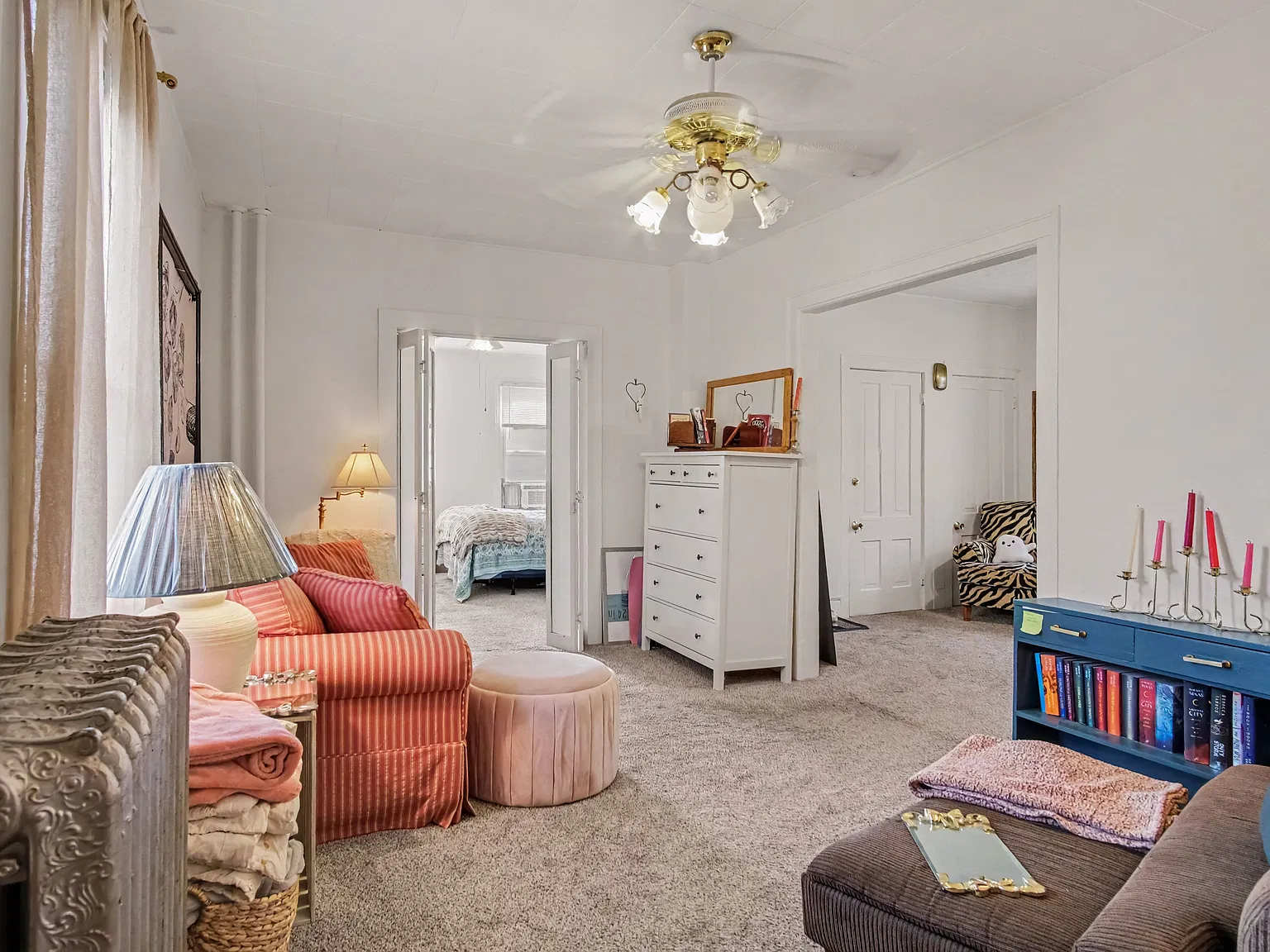 3 bed, 1200 sqft, $2,000 — Photo 2