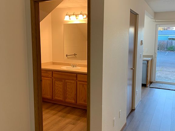 5th image of 436 Holbrook Ln APT C