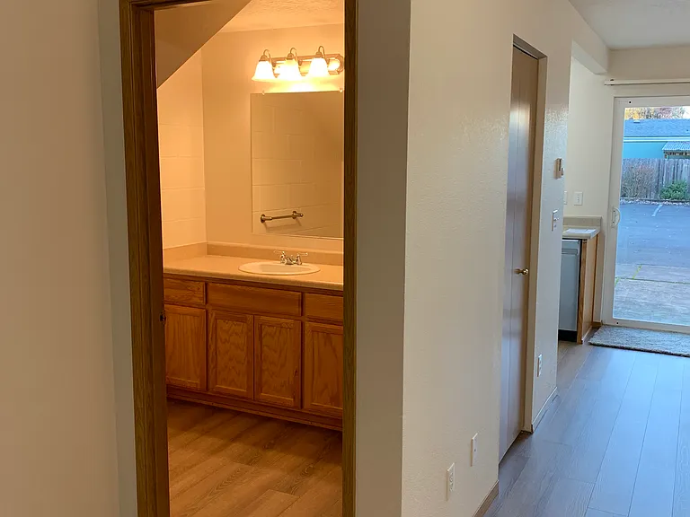 436 Holbrook Ln #C — Photo 5