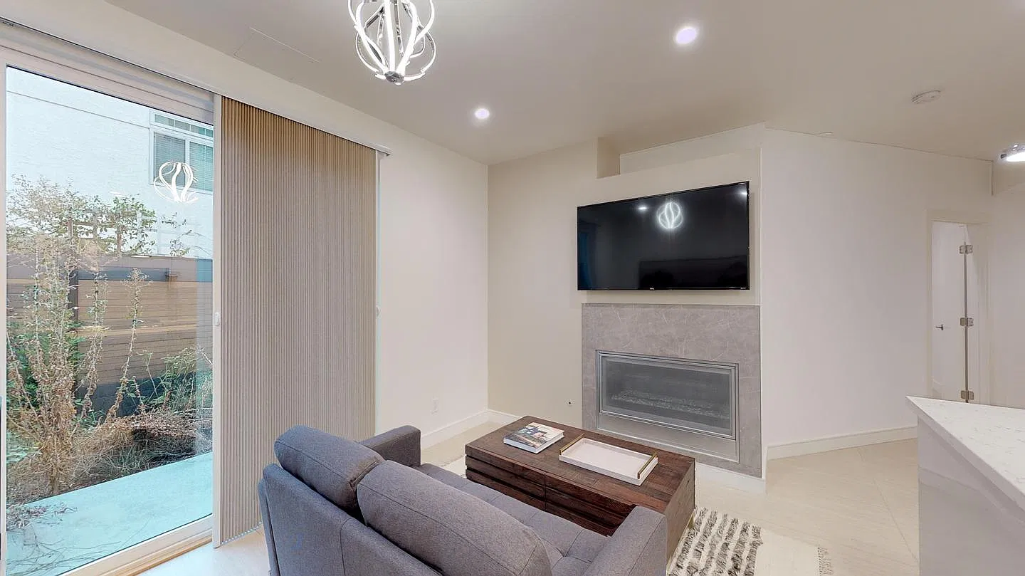 Private Bedroom in Modern Santa Clara Townhome Minutes From Apple — Photo 2