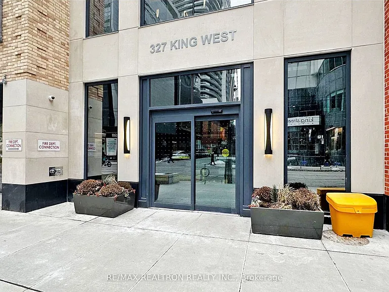 327 King St W #4105 — Photo 2