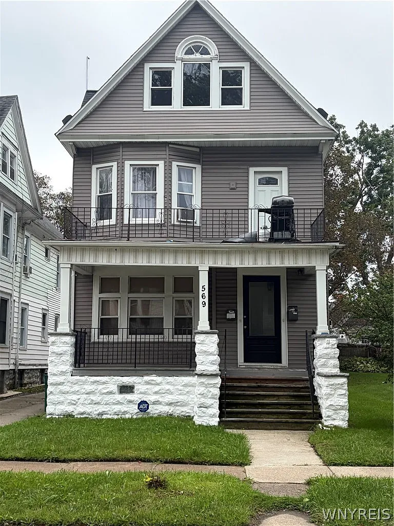 2 bed, 1.0 bath, 779 sqft, $1,500 — Photo 1