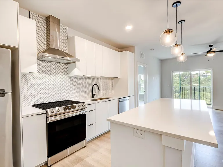 2500 Longview St #402 — Photo 10