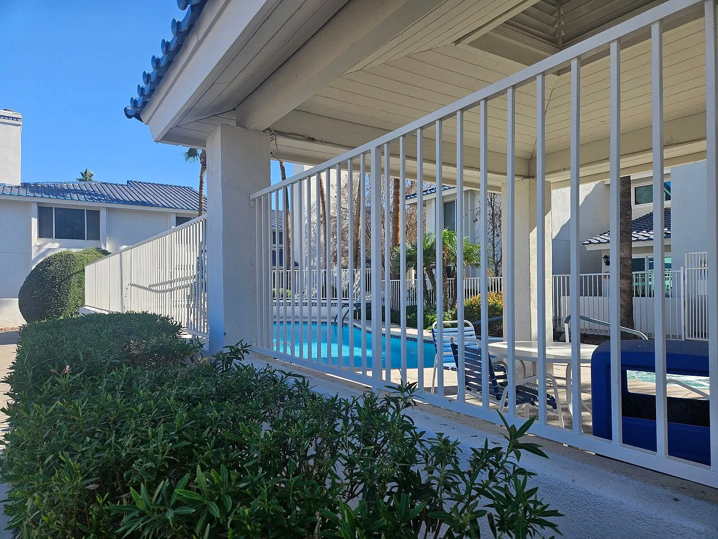 1/2 Off 1 Month's Rent 2 Bedroom Condo In Marina Villas — Photo 2