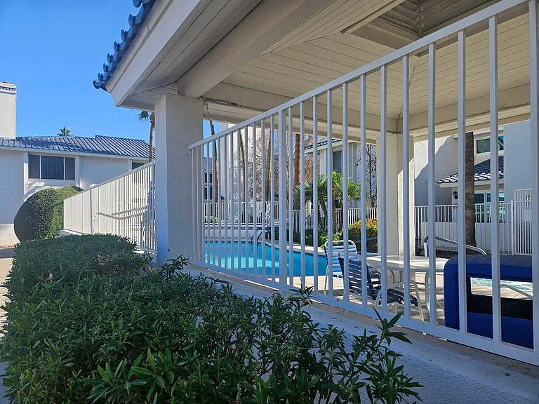 1800 Clubhouse Dr #F61 — Photo 2
