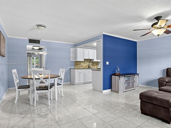 5th image of 2405 Antigua Cir APT E1