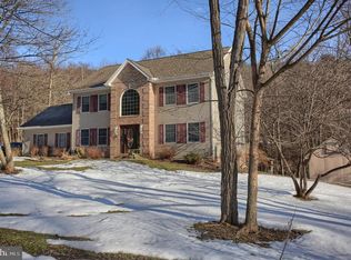 1301 Fox Hollow Rd, Shermans Dale, PA 17090