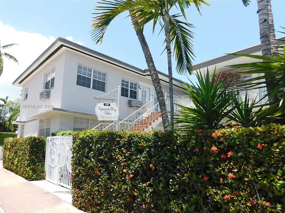 717 Espanola Way #201