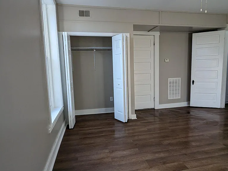 4619 Southern Pkwy #3 — Photo 2