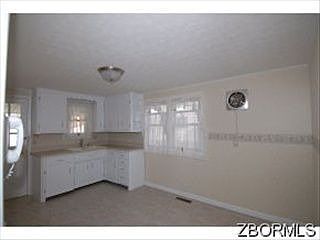 3rd image of 507 Winton Ave