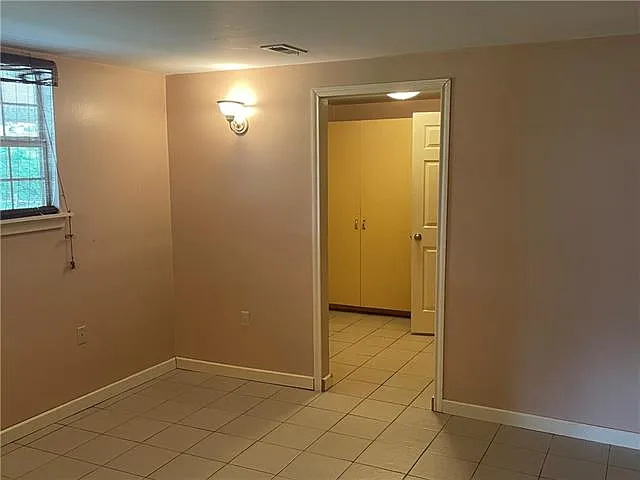 8004 Versailles St — Photo 9