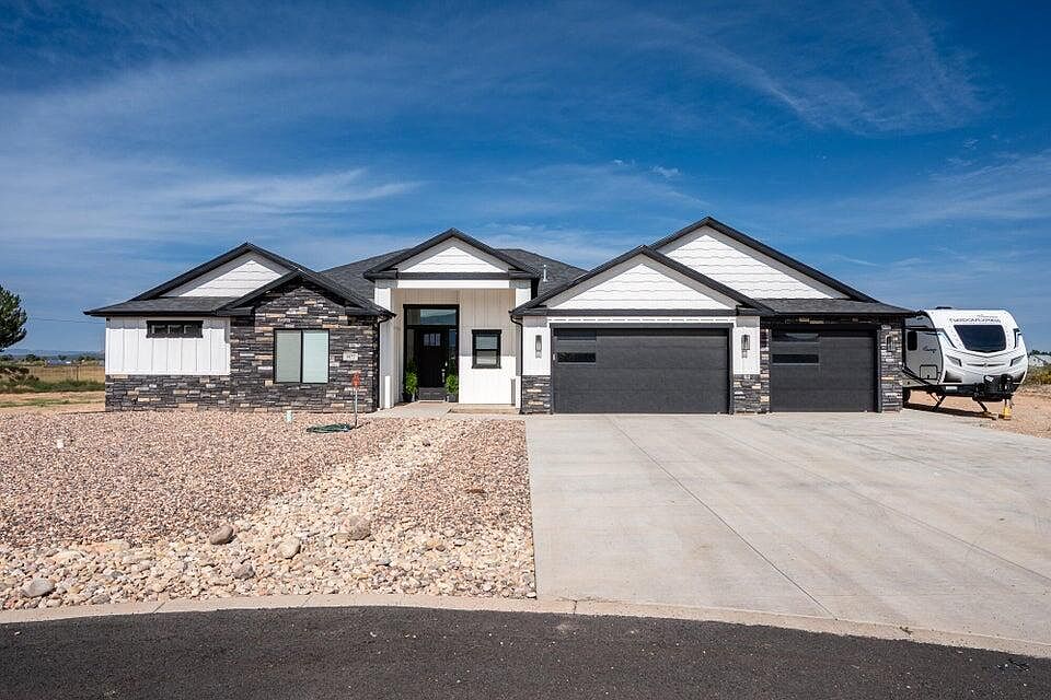 1st image of 3977 N Monarch Dr