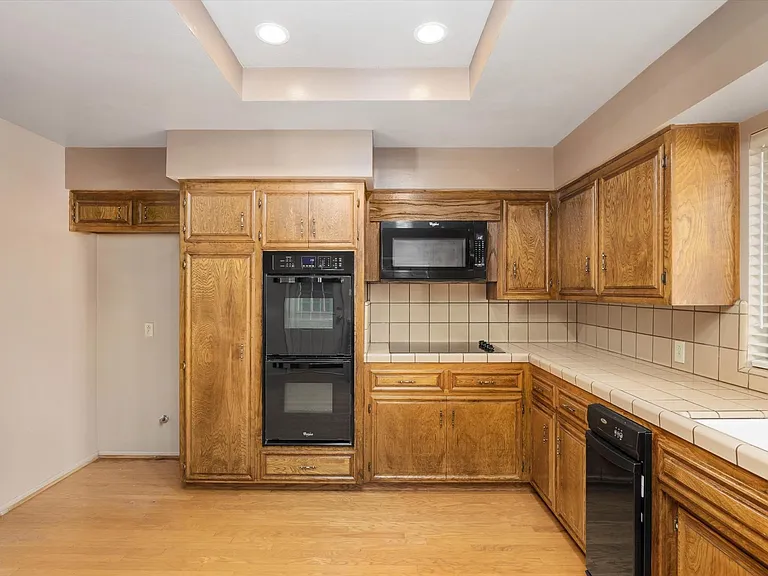 7808 Selkirk Dr — Photo 12