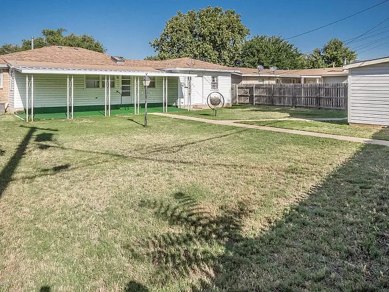 3411 Bristol Rd — Photo 2