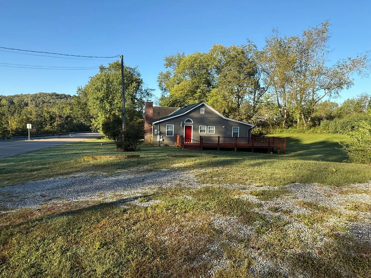 Very nice 4 bedroom home near Tri Cities Airport & Northeast State! — Photo 2