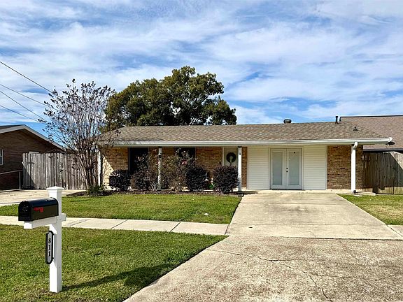 2nd image of 811 Belanger St