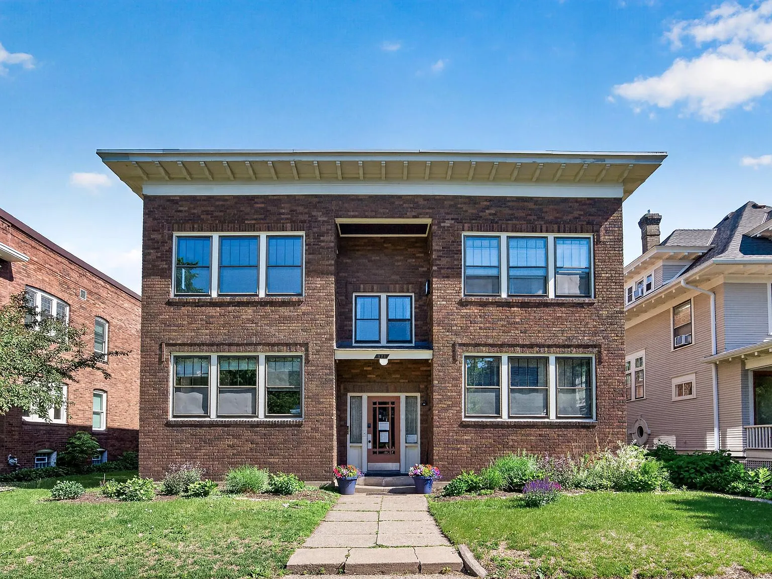 2 bed, 1.0 bath, 1100 sqft, $3,000 — Photo 1