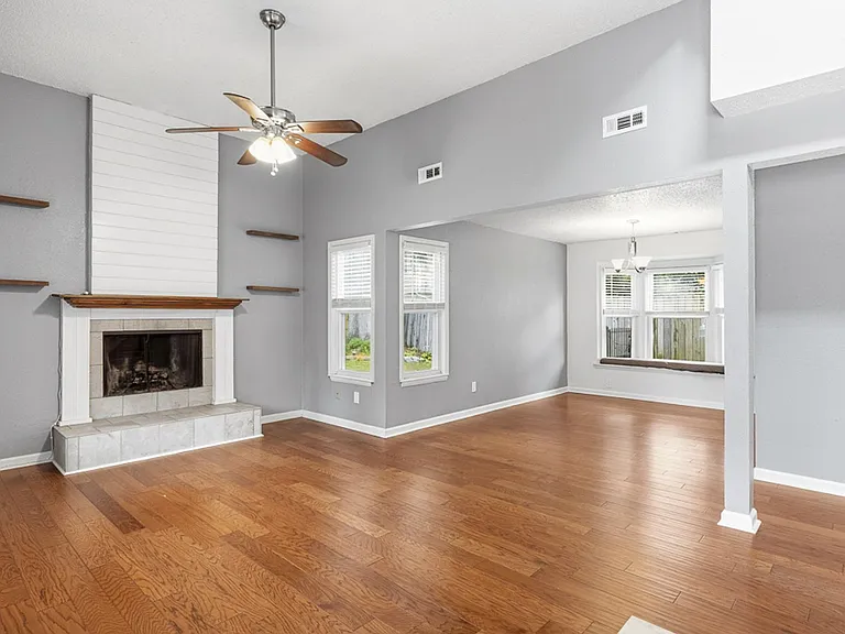 3856 Forestwood Ct — Photo 3
