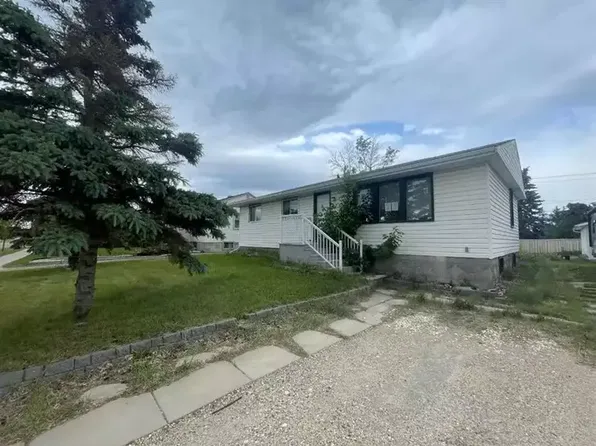 10807 102nd St #1A, Grande Prairie, AB T8V 2X4