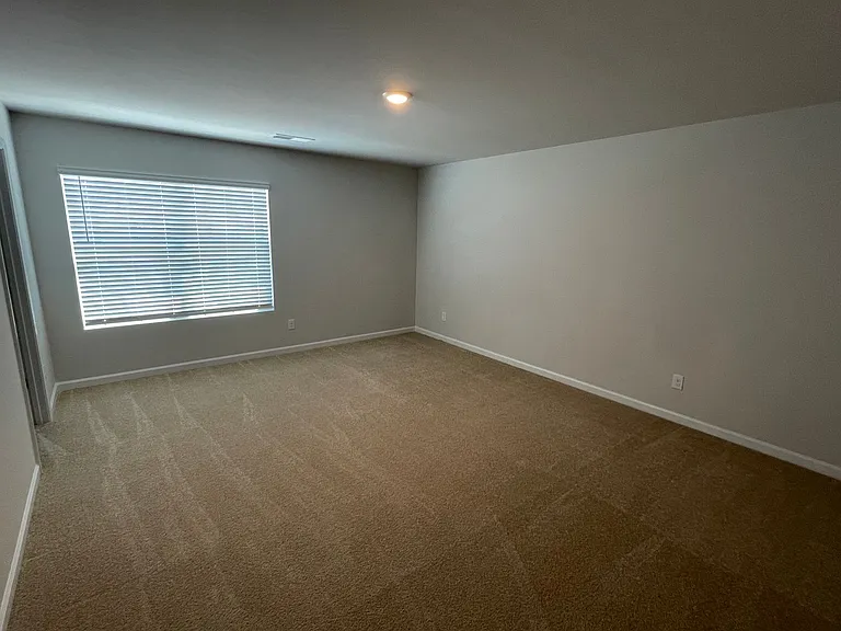 344 Bonhill St — Photo 28