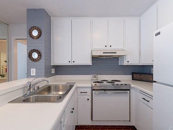 3rd image of 1885 Diamond St Unit 2-105