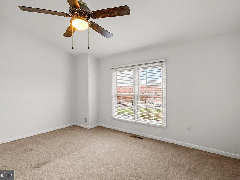 1120 S Kenwood Ave — Photo 18