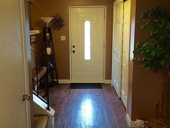 Large Entryway & Coat Closet