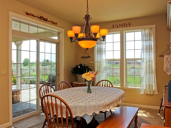 Eat in kitchen
