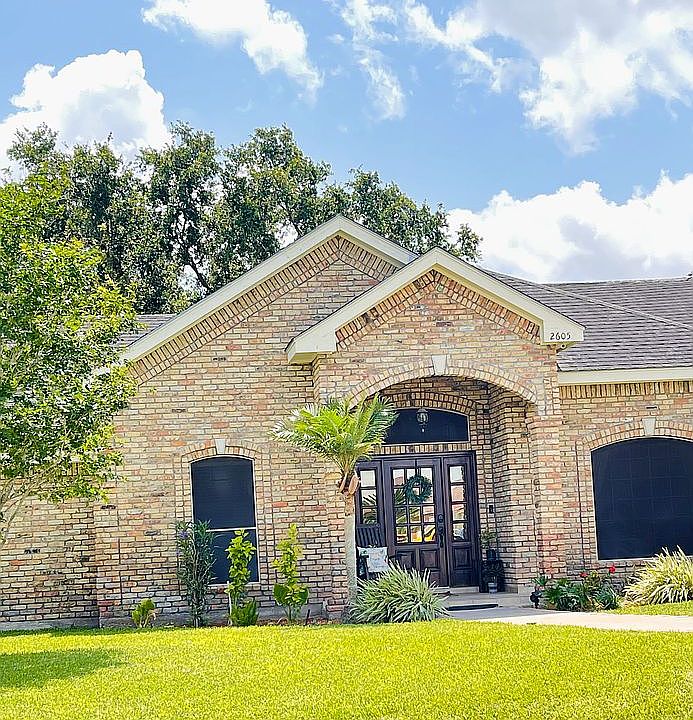 2nd image of 2605 Woodland Dr