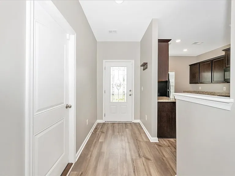 42 Eakins Ln — Photo 2