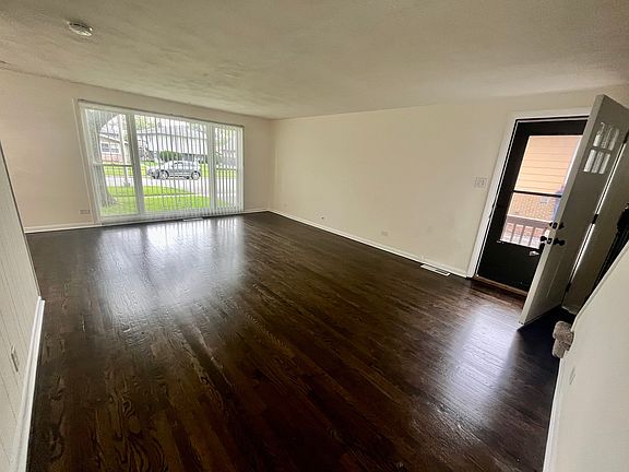 3rd image of 16940 Old Elm Dr