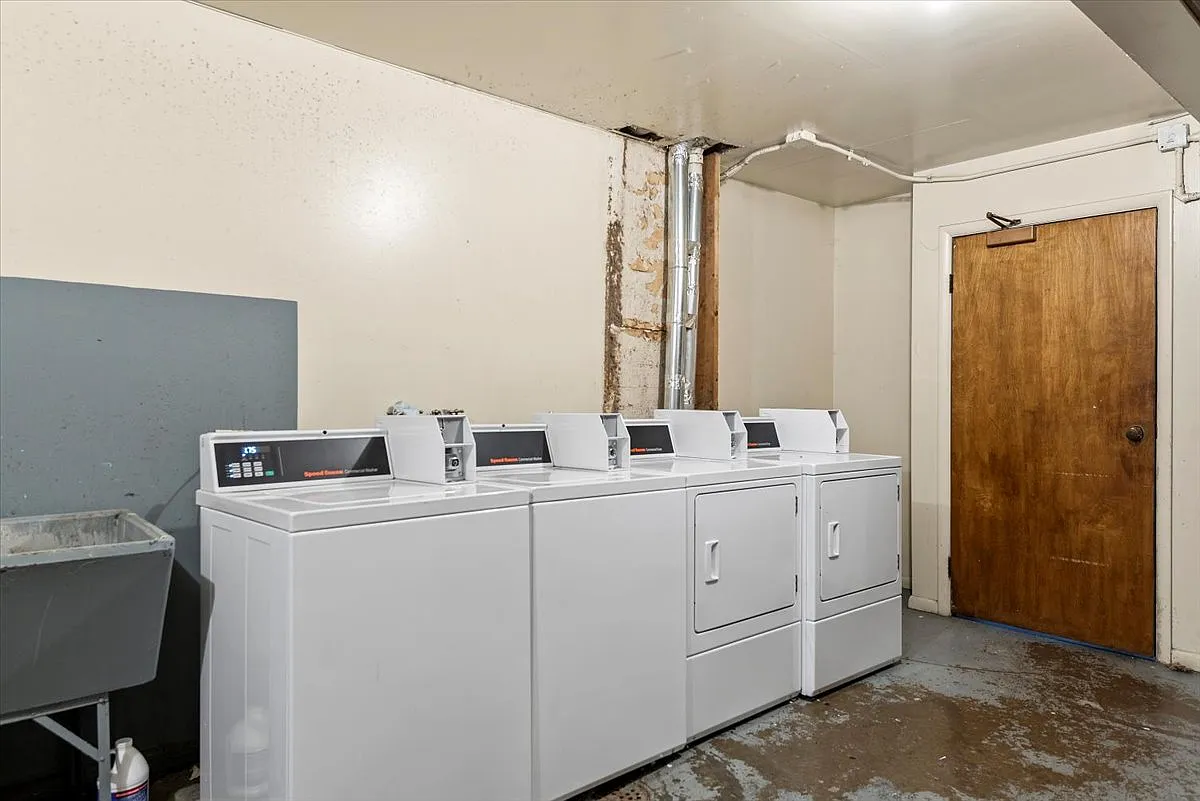 Brick Haven - 117 - Unit 2 — Photo 4