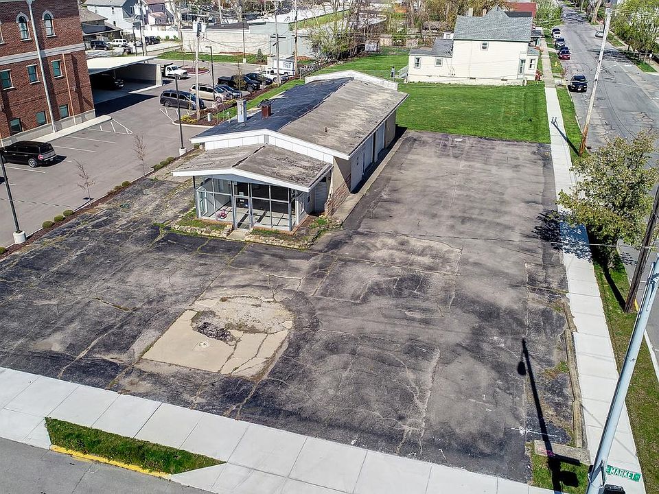 2nd image of 206 S Market St