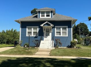 831 Bellevue Ave, Elgin, IL 60120