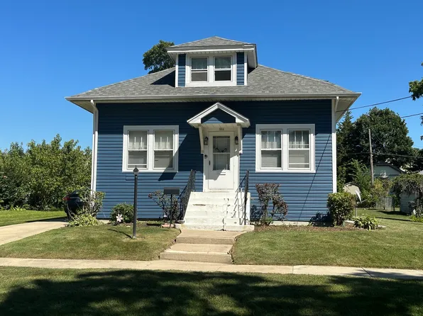 831 Bellevue Ave, Elgin, IL 60120