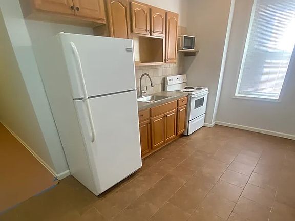 2nd image of 4523 Pulaski Ave #1
