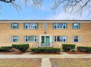 1039 Randolph St #1W, Oak Park, IL 60302