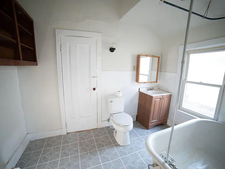 218 Baldwin St #A — Photo 11