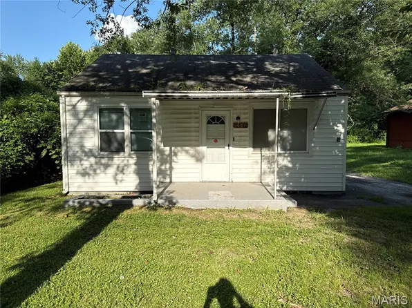 10052 Clairmont Dr, Saint Louis, MO 63136