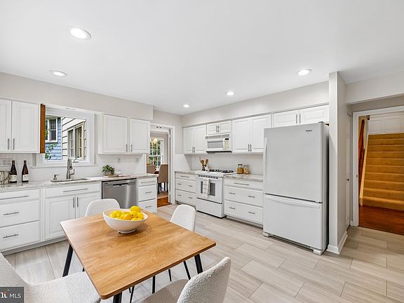 4th image of 8041 Ellingson Dr