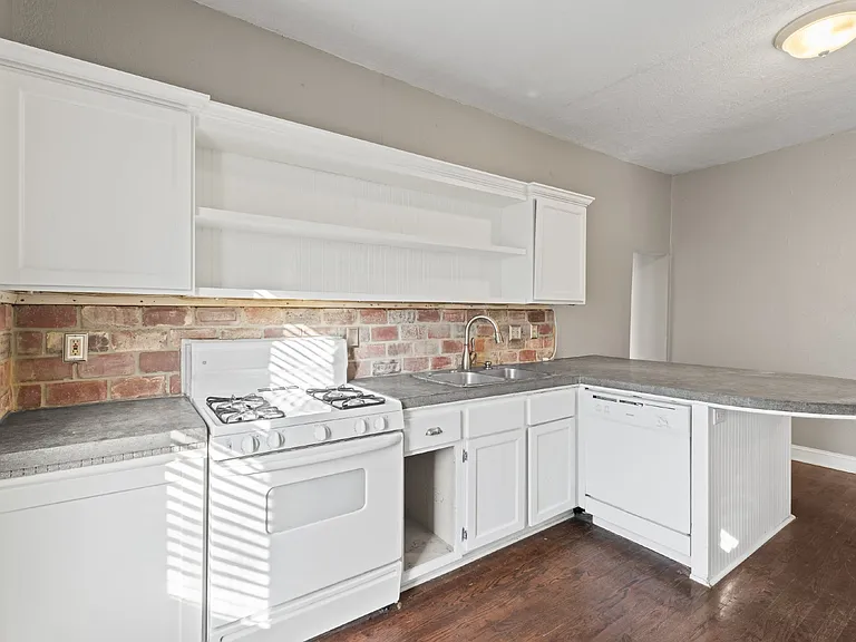 9436 Haskins St — Photo 10