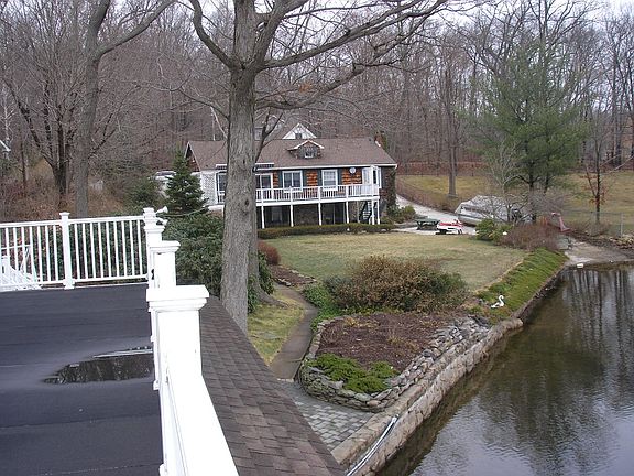 130 ft shore line & boat ramp