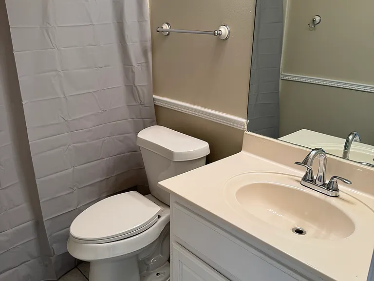 223 N Valley Dr — Photo 19