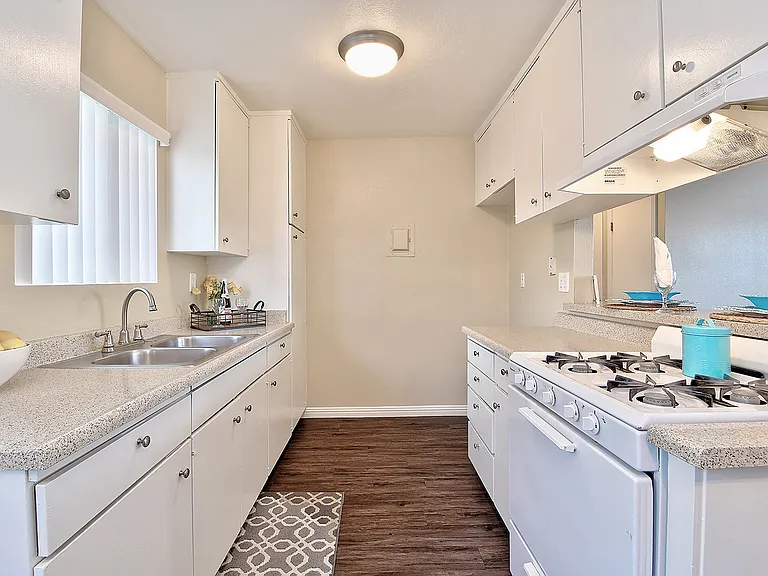 321 E Lincoln Ave — Photo 8