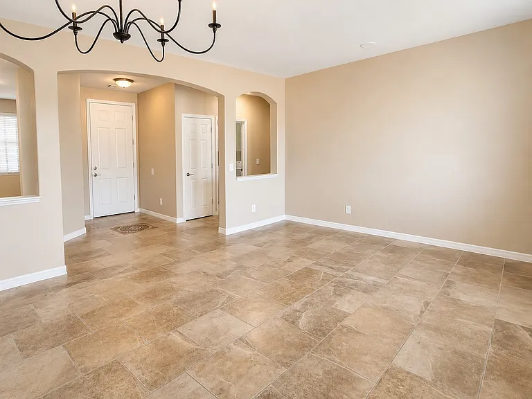 8206 S 22nd Ln — Photo 5