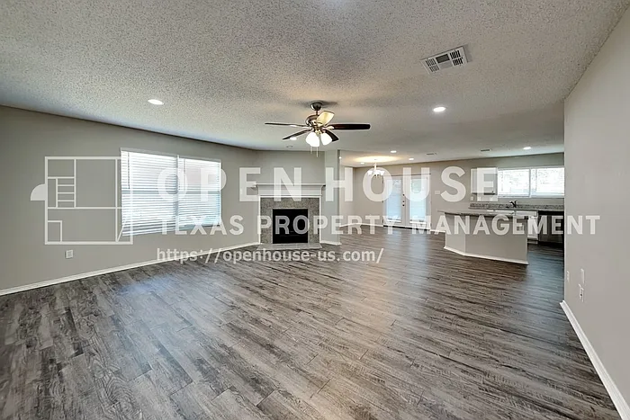 704 Flamingo Dr — Photo 5