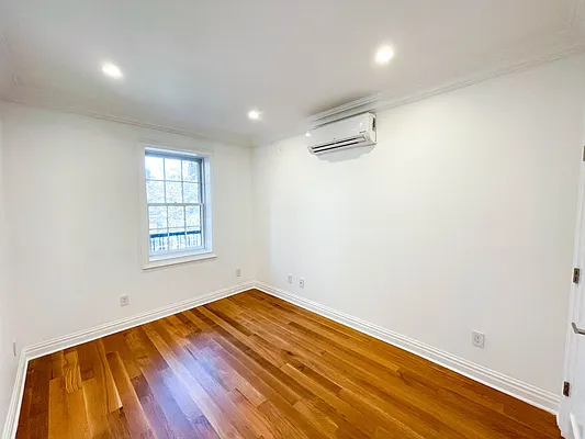 Rented by Francine Realty | media 5